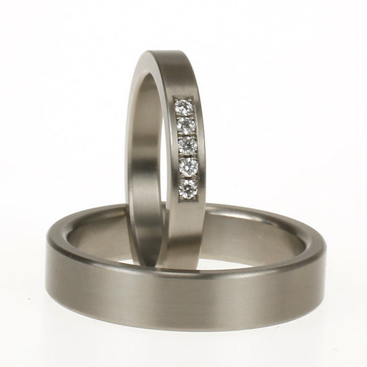 Classic | Titanium trouwringen met diamant